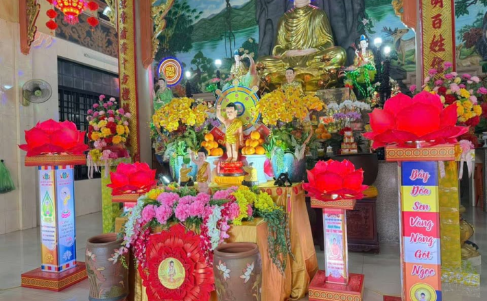 Bà Thuỳ Nam